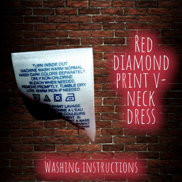 Red Diamond Print V-Neck Dress - Picture 7 of 10